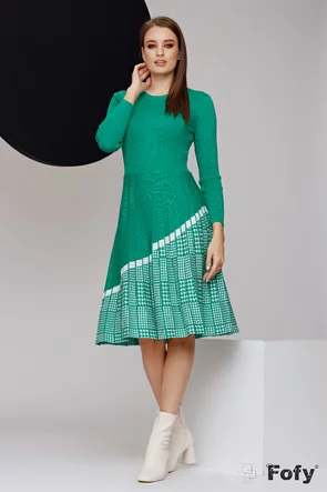 Rochie tricotata verde cu fusta plisata si imprimeu asimetric 