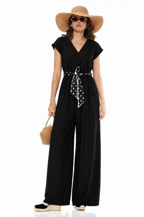 Salopeta de vara din vascoza neagra decoltata cu pantalon lejer si esarfa cu buline