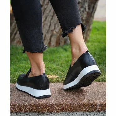 Pantofi casual negrii din piele naturala cu imprimeu sarpe Klara