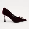 Pantofi dama eleganti stiletto catifea Bordo cu accesoriu brosa Rody picture - 4