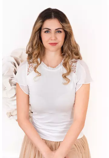Bluza alba din jerse cu dantela