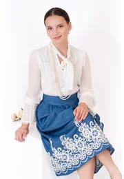 Fusta albastra decorata cu broderie