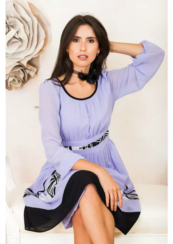 Rochie de zi eleganta mov cu imprimeu grafic