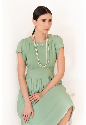 Rochie de zi Green Matcha cu banda plisata si perle