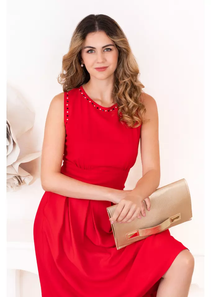 Rochie rosie fara maneci cu accesorizare
