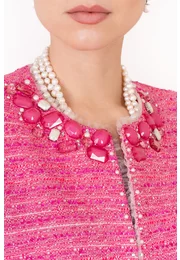 Sacou roz din tweed cu bijuterii