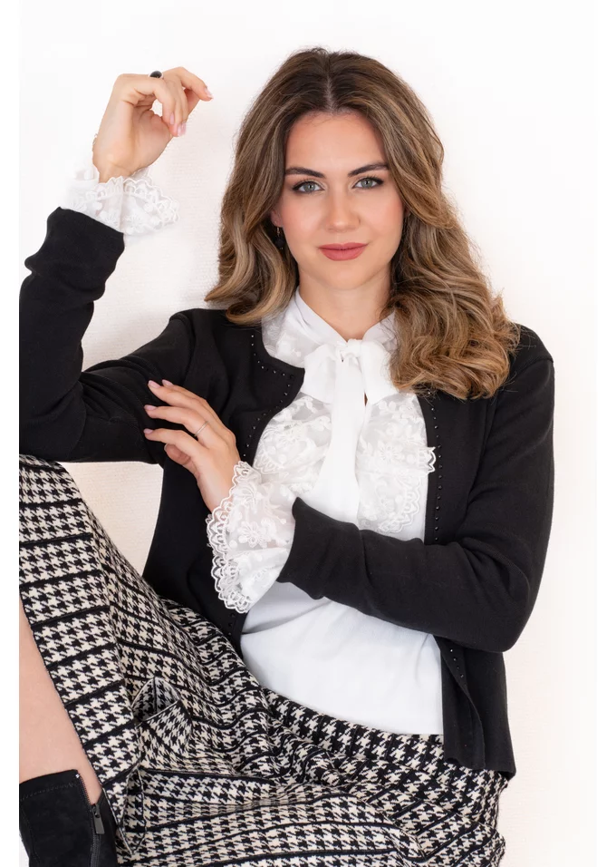 Tricotaj negru cu strasuri negre