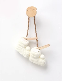 Botosei acrilic ciucuras alb