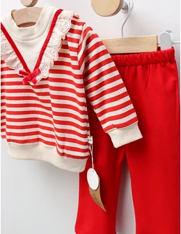 Compleu cu broderie Freya, model cu rosu