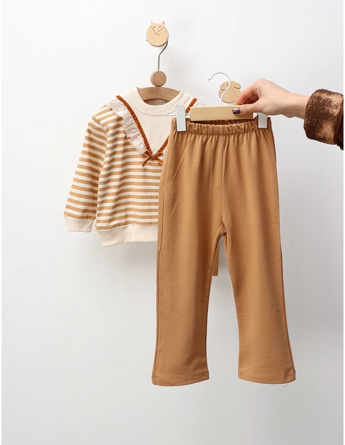 Compleu cu broderie Mada, model cu bej picture - 3