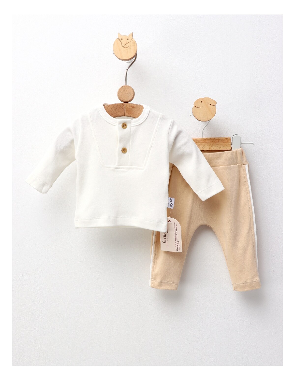 Compleu Matei, model alb-crem