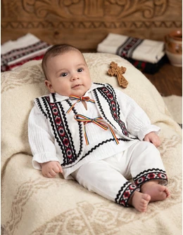 Costumas TRADITIONAL Basarab, alb-negru