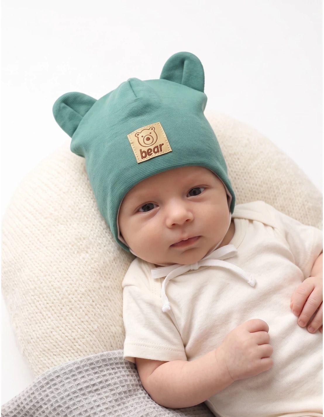 Caciulita bear, model verde