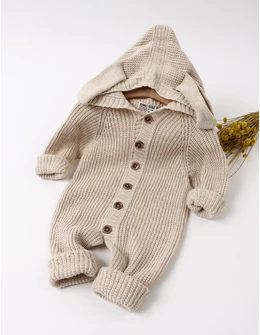 Salopeta crosetata, gluga cu urechiuse, crem