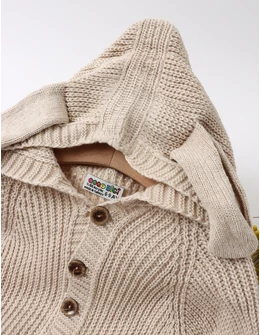 Salopeta crosetata, gluga cu urechiuse, crem