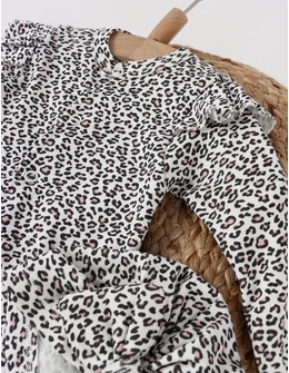 Salopeta cu botosei si turban animal print, roz