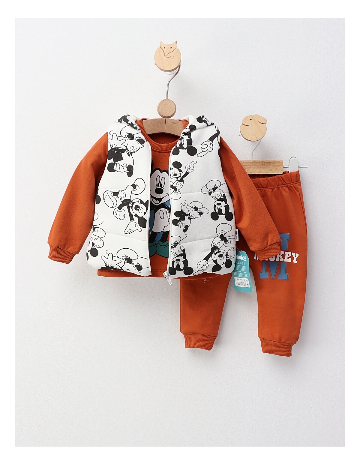 Set 3 piese, cu vesta, M for Mickey, cu maro
