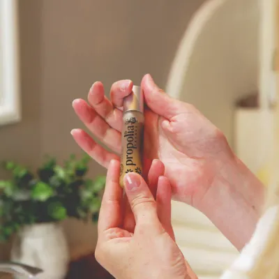 Roll-on SOS pentru imperfectiuni cu propolis, miere si 6 uleiuri esentiale ecologic 15ml Propolia