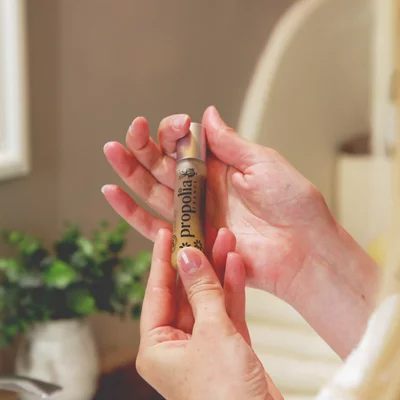 Roll-on SOS pentru imperfectiuni cu propolis, miere si 6 uleiuri esentiale ecologic 15ml Propolia
