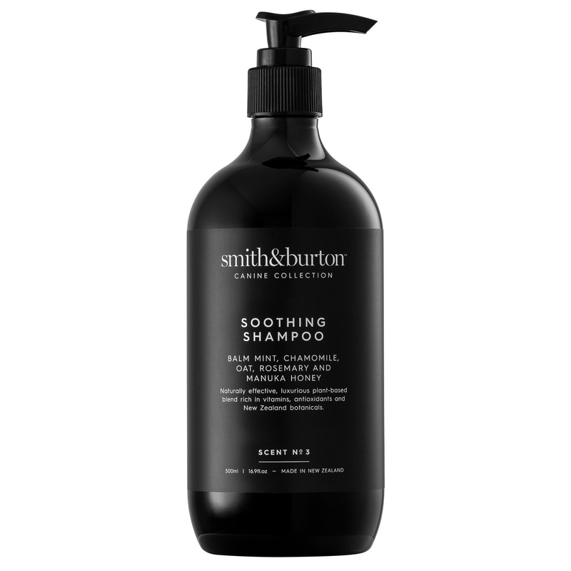 Sampon calmant bio pentru caini si pisici cu balsam de menta, musetel, ovaz, rozmarin si miere de manuka, 500 ml, smith & burton