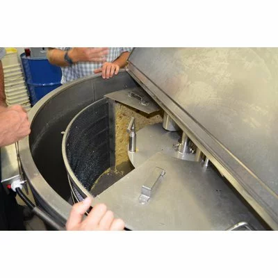 Linie profesională extracție miere cu descăpăcire patentată cu cuțite triunghiulare, macara premium, deboxer și extractor 90 rame cu umeraș – Delta Plus, Thomas picture - 8