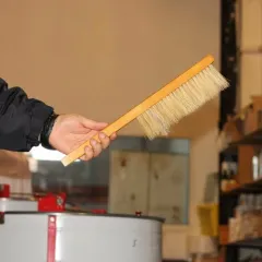 Perie apicolă rând dublu cu coadă din lemn și peri naturali din păr de cal – Stuparul.ro picture - 1