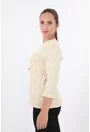 Bluza bej tricotata cu aspect de sacou