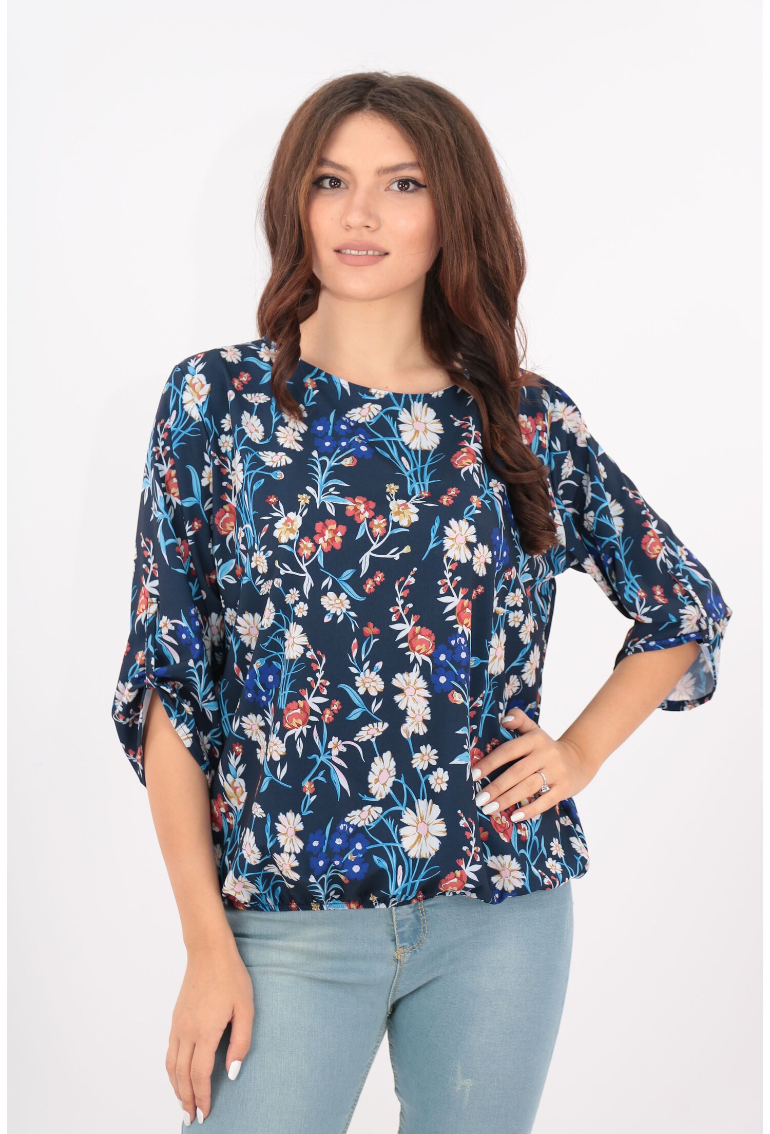 Bluza bleumarin cu flori muticolore