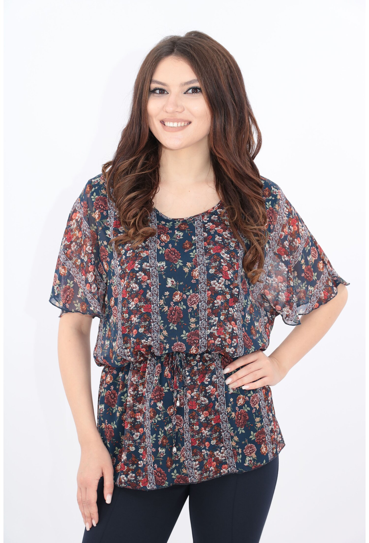 Bluza bleumarin din voal cu flori bordo
