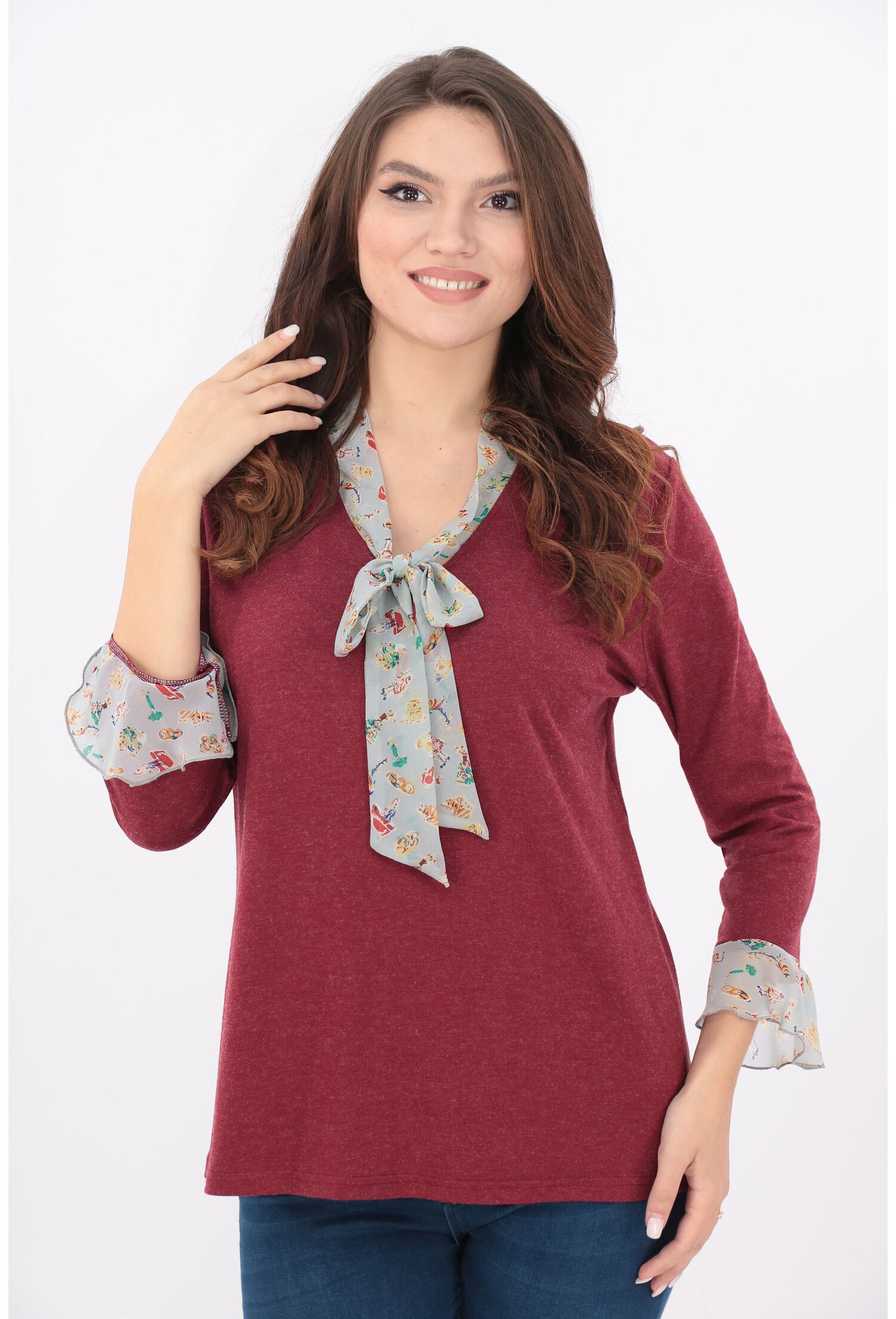 Bluza bordo cu esarfa si volane din voal imprimat