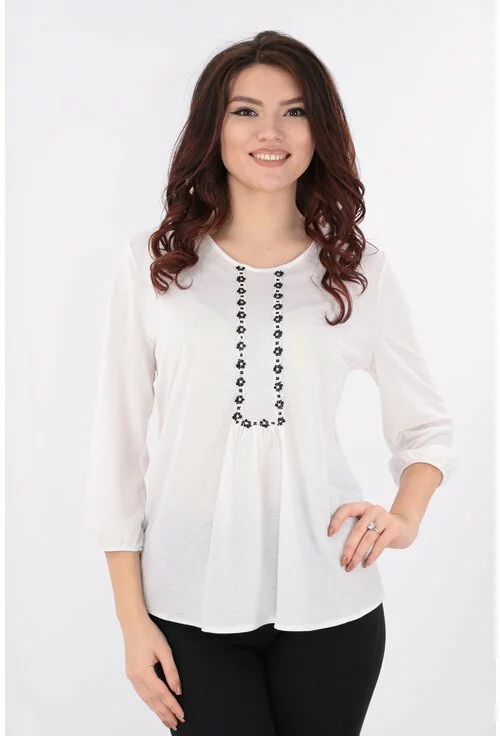 Bluza lejera alba cu broderie florala alb-negru