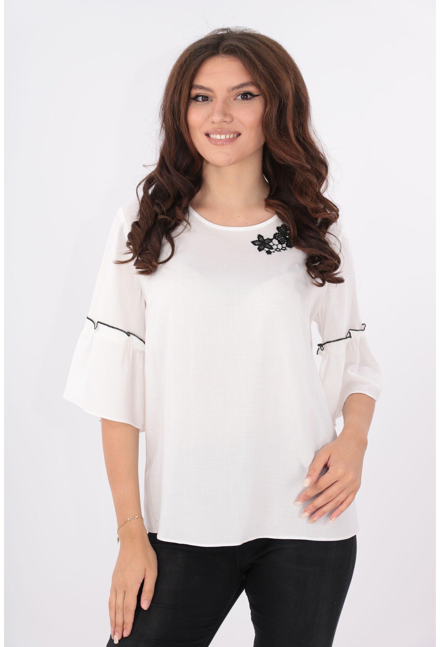 Bluza lejera alba cu broderie