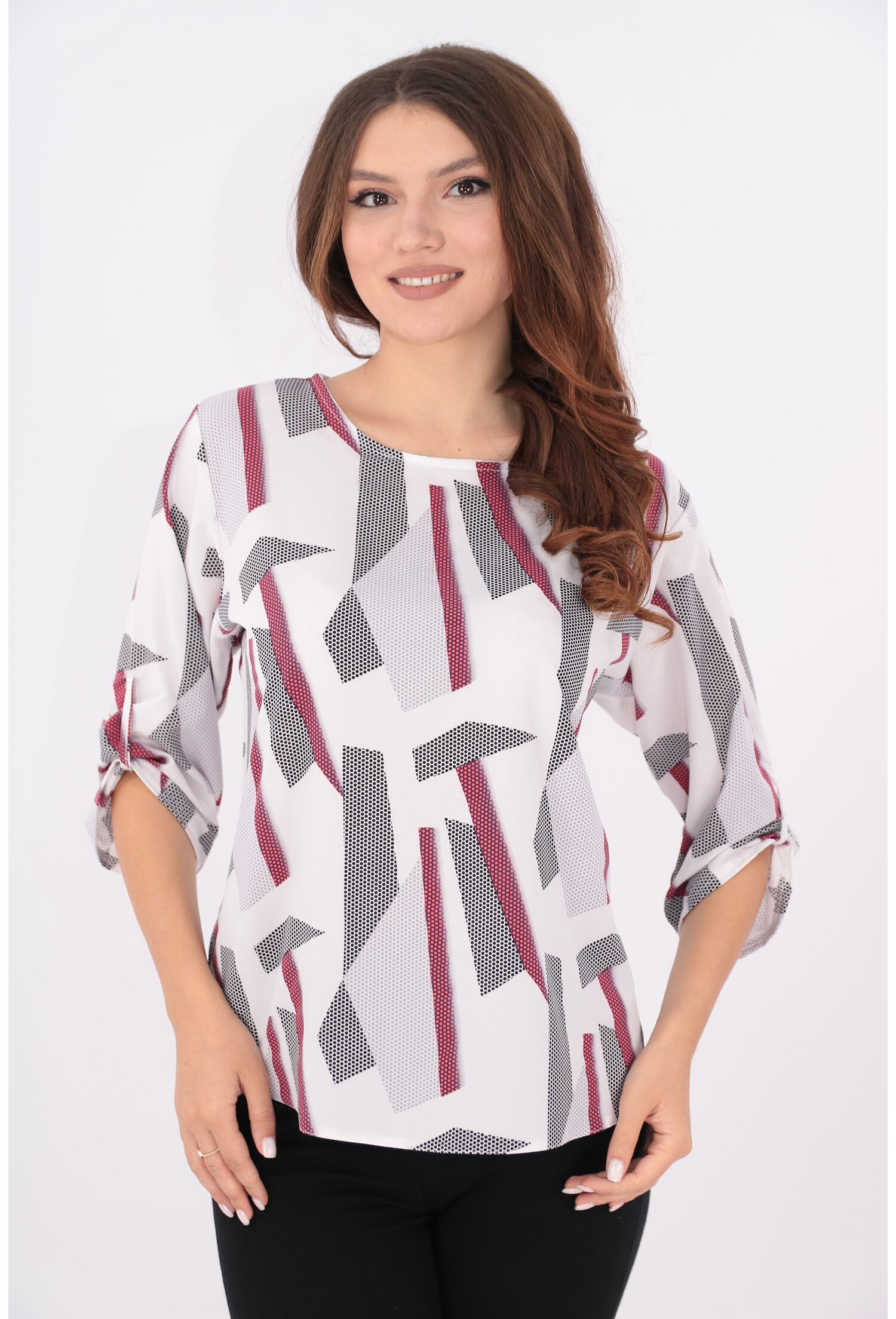 Bluza lejera alba cu desen geometric bordo si negru