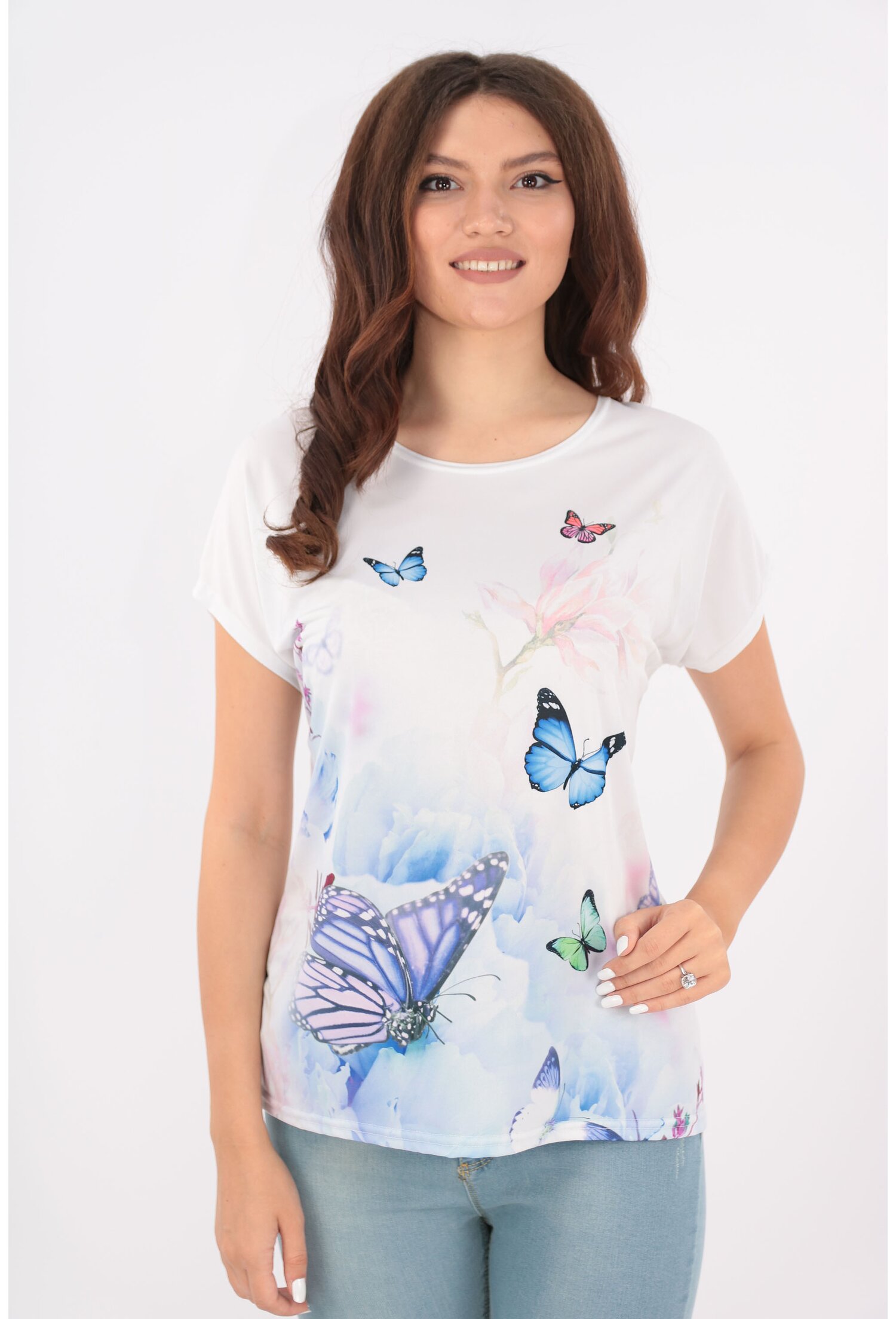 Bluza lejera alba cu fluturi albastri