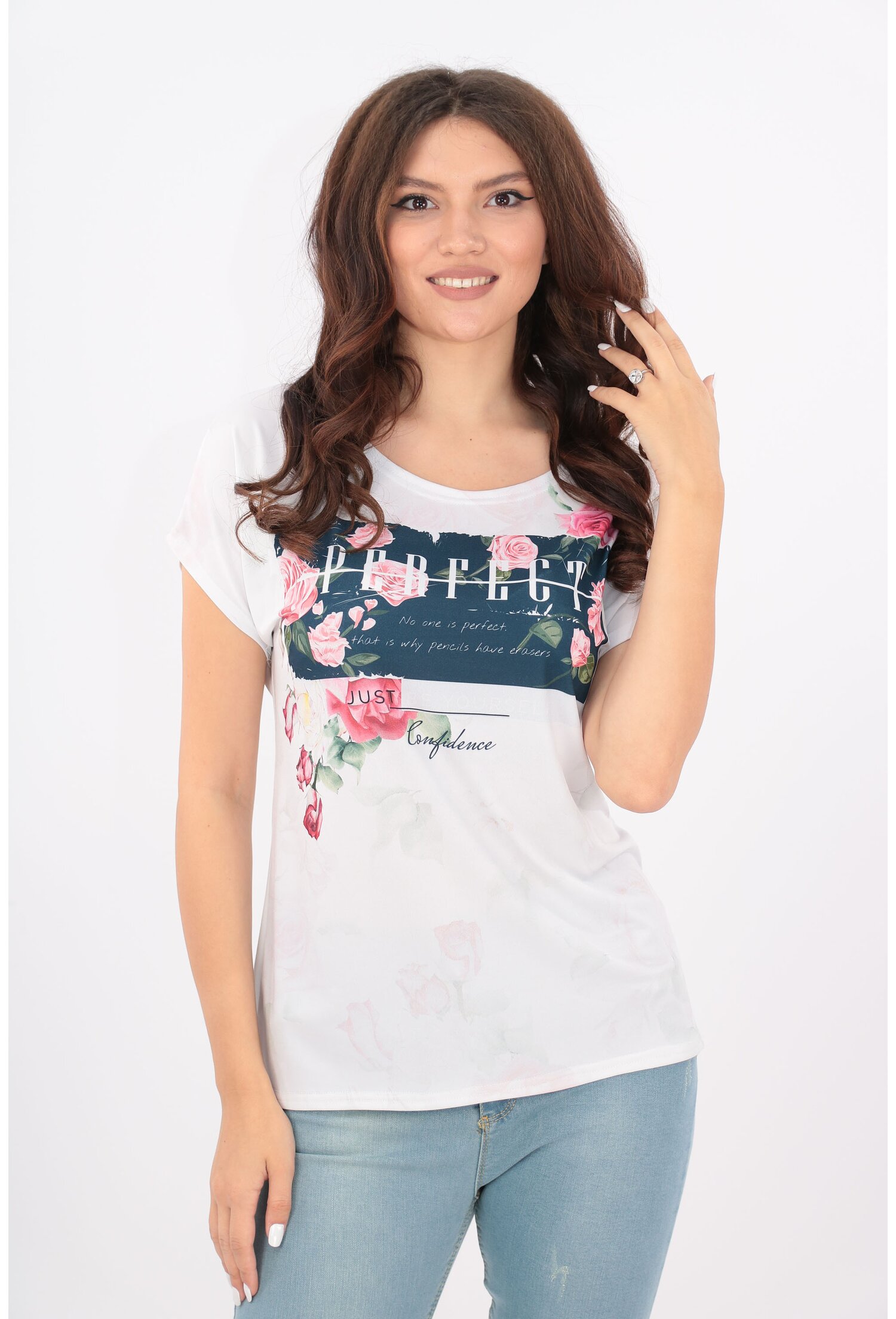 Bluza lejera alba cu trandafiri roz si text