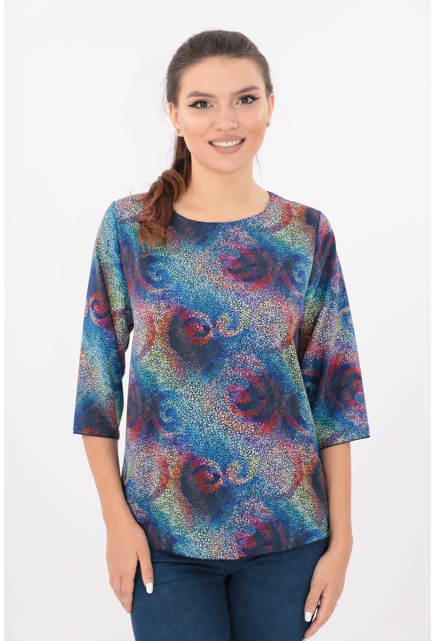 Bluza lejera albastra cu desen mozaic multicolor