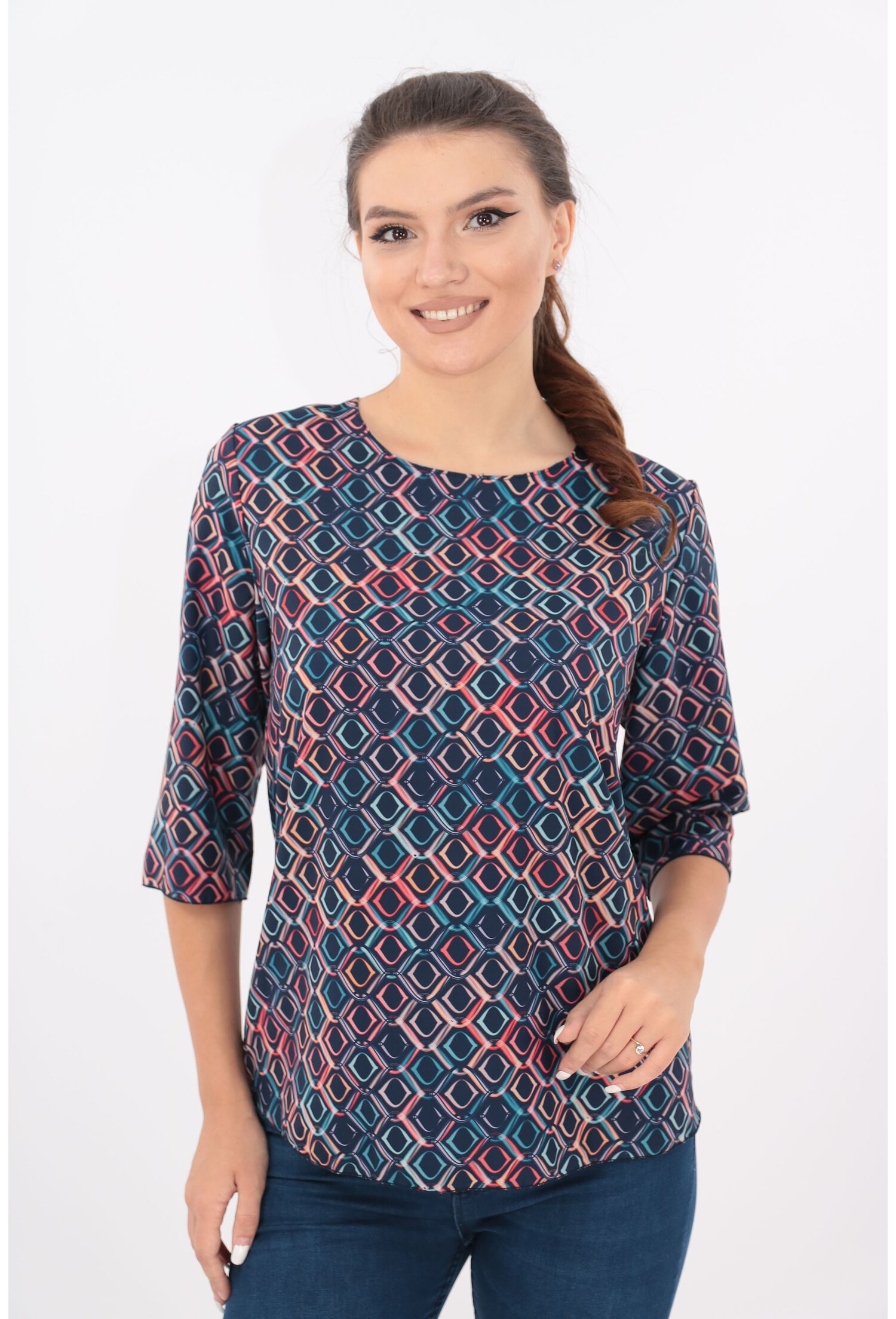 Bluza lejera bleumarin cu desen abstract multicolor
