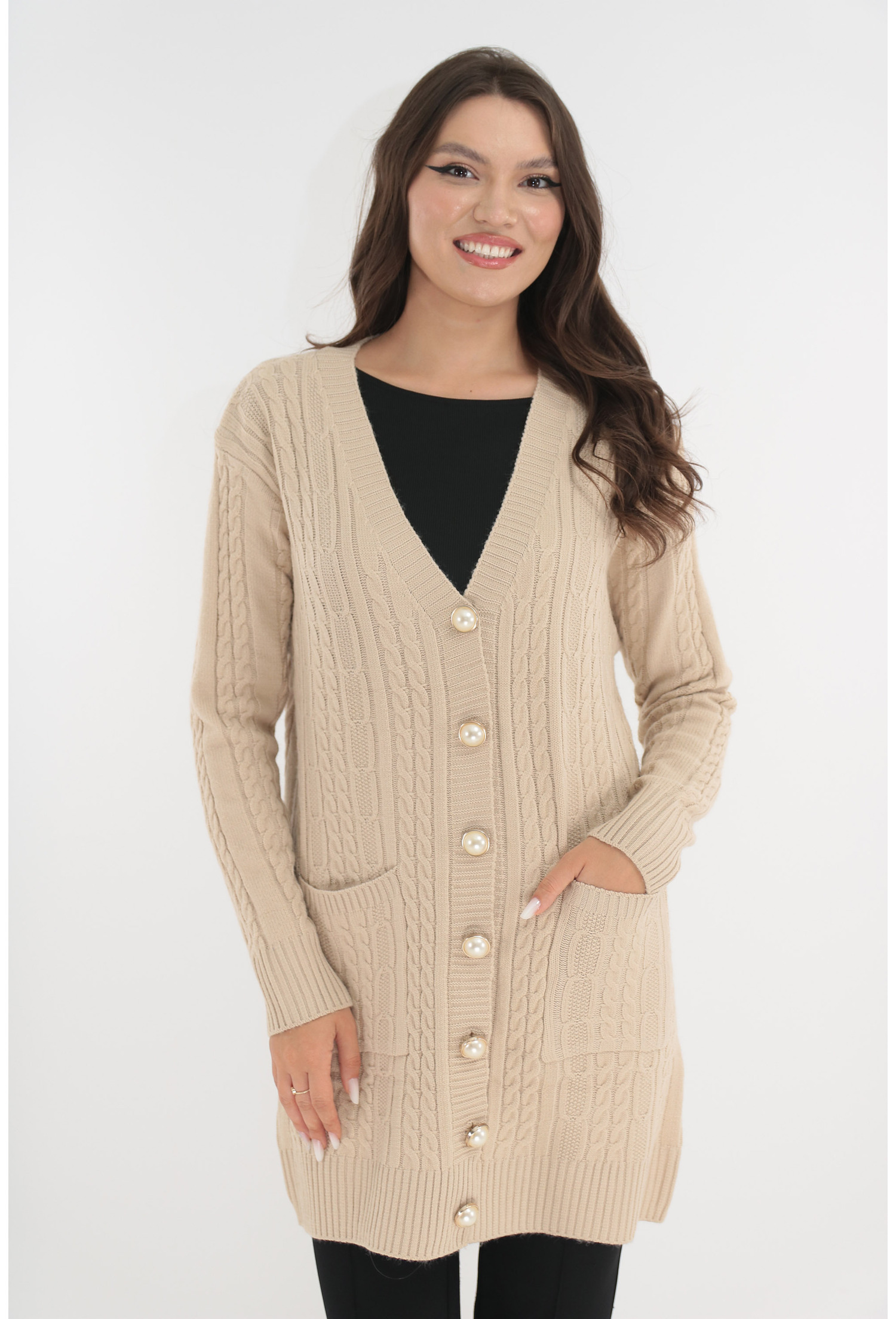 Cardigan gros bej cu nasturi tip perla