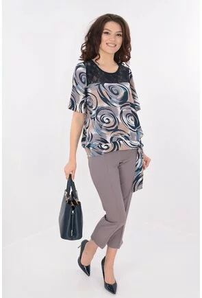 Costum bluza bej si pantaloni gri