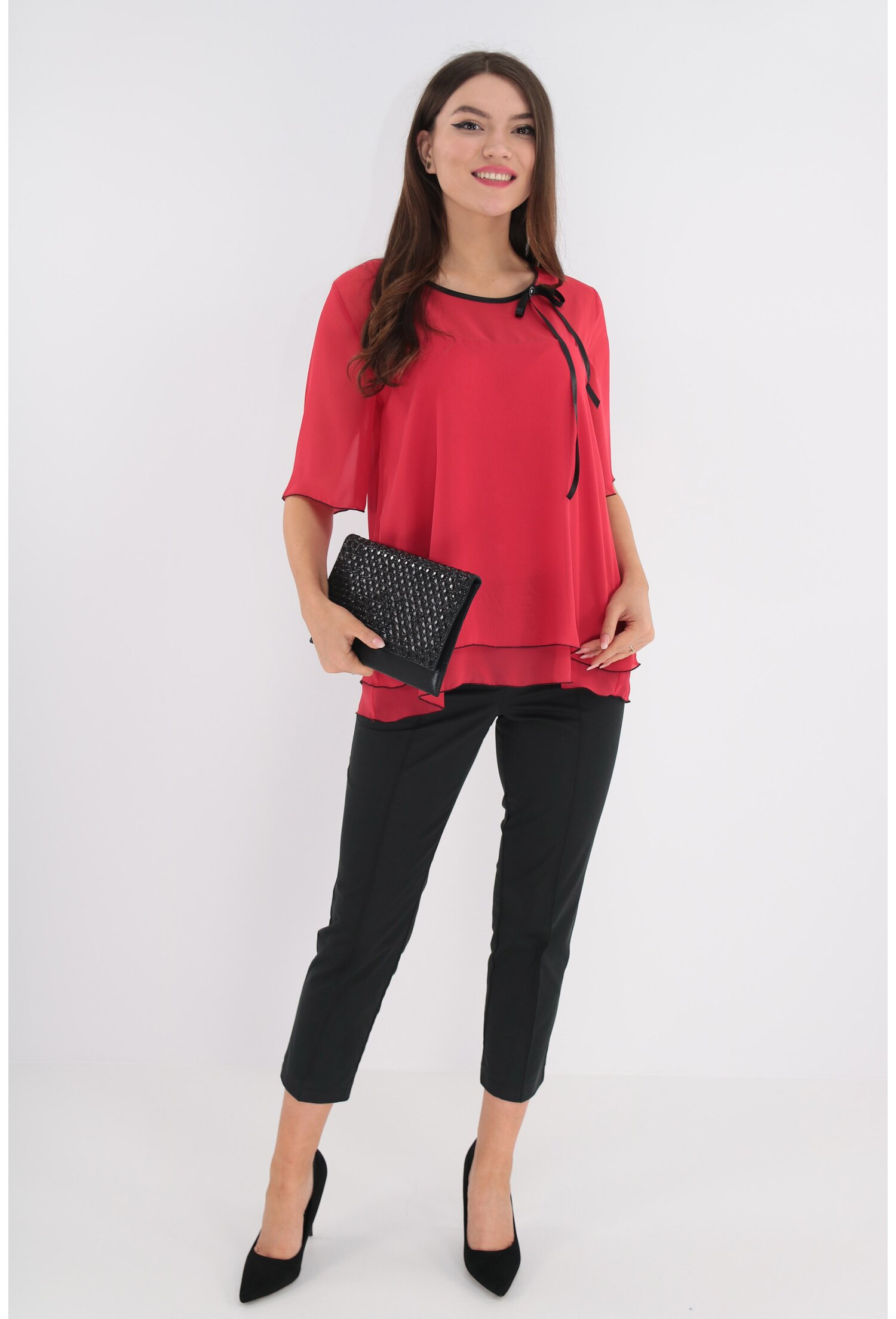 Costum format din bluza rosie si pantaloni negri image4