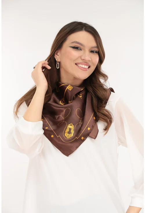 Esarfa patrata din matase satinata maro cu print abstract galben