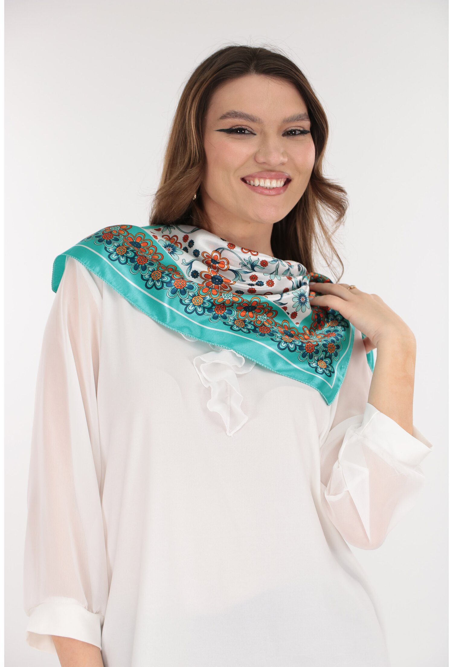 Esarfa patrata satinata cu print floral turcoaz-orange