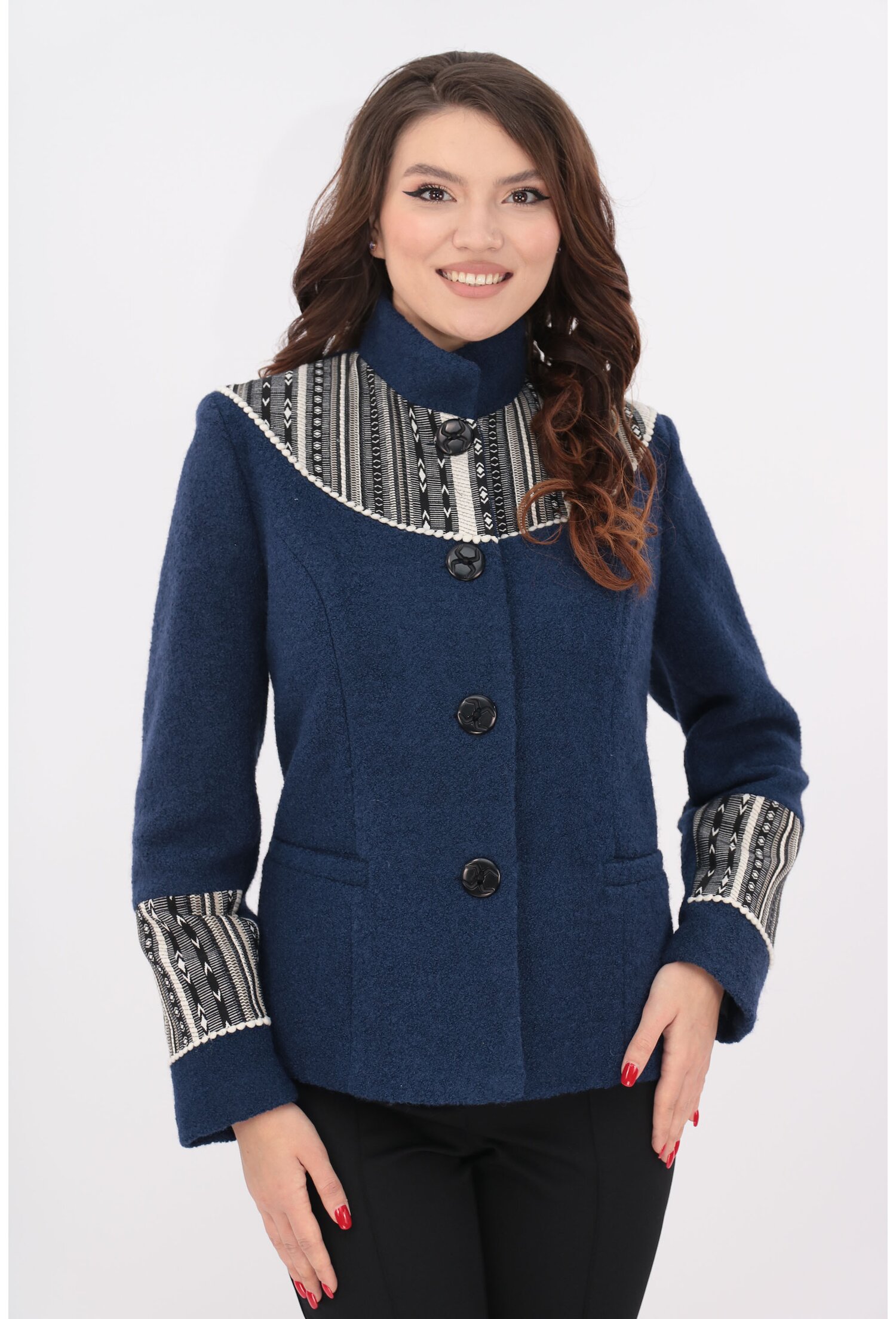 Jacheta bleumarin din stofa bucle cu motive traditionale crem
