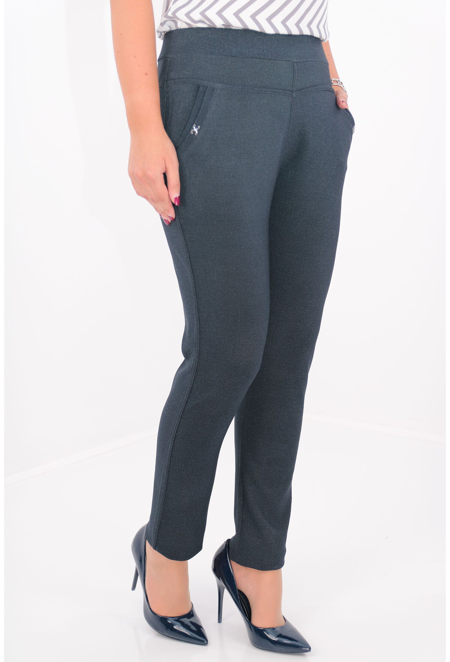 Pantaloni bleumarin cu buzunare