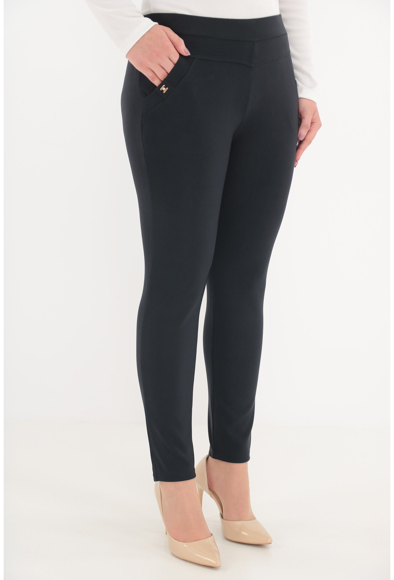 Pantaloni bleumarin cu elemente aurii la buzunare