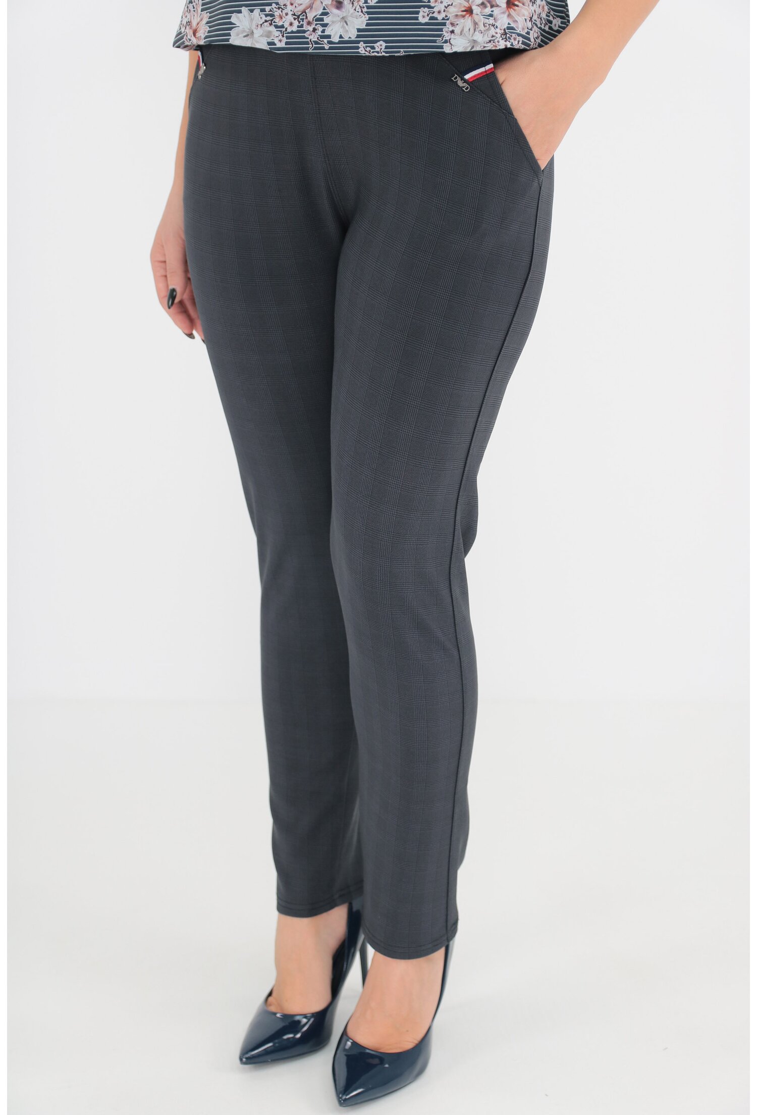 Pantaloni bleumarin cu model discret in carouri Kaili Comimpex SRL imagine noua 2022