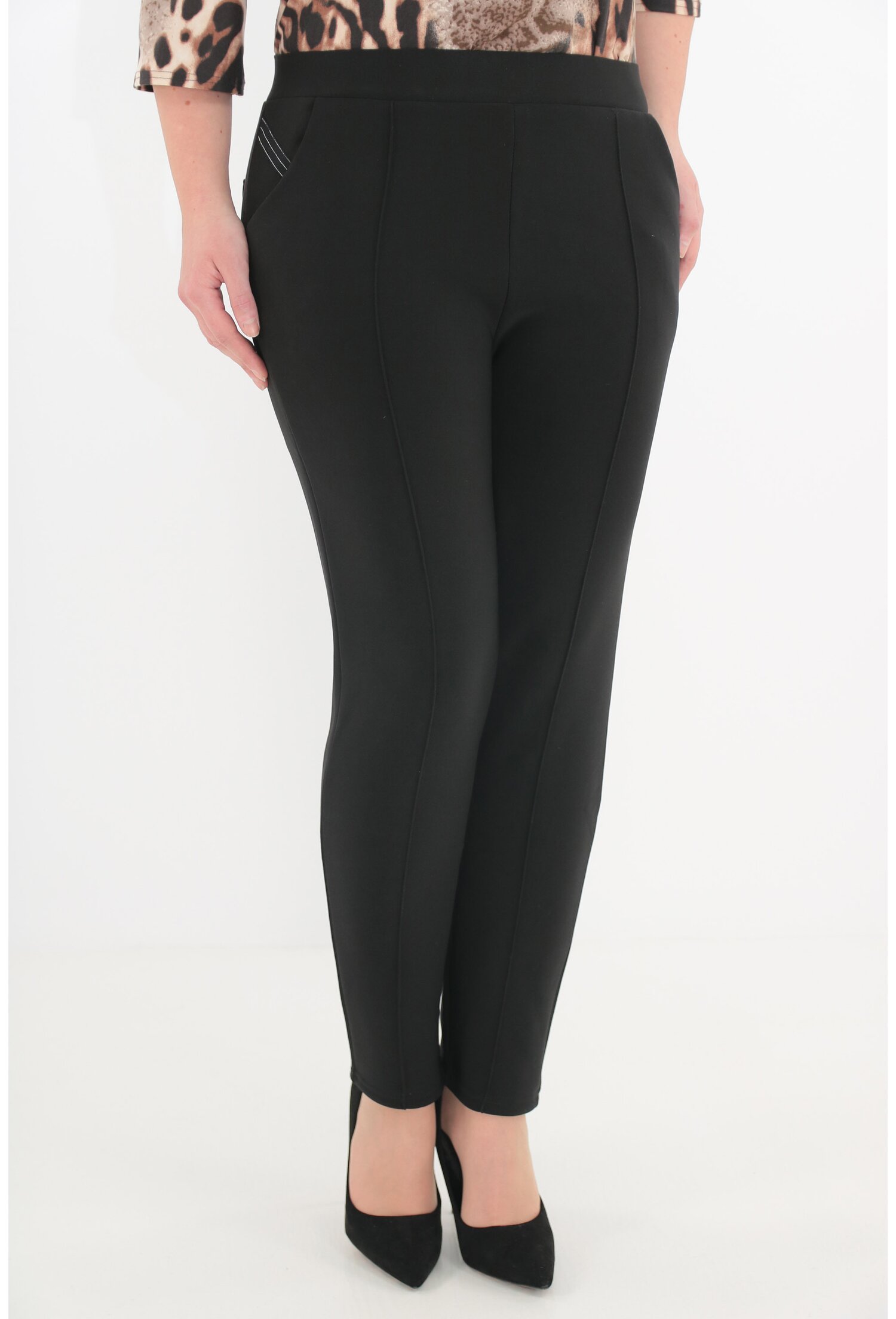 Pantaloni conici negri flausati cu dunga cusuta