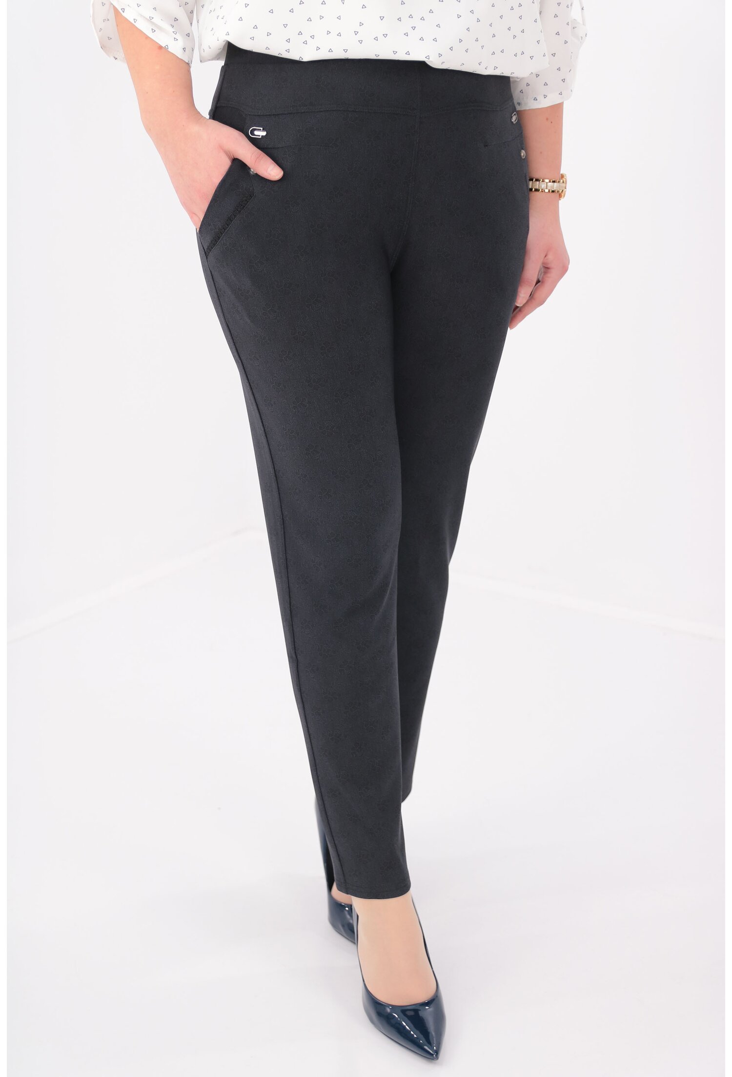 Pantaloni office bleumarin cu print floral discret