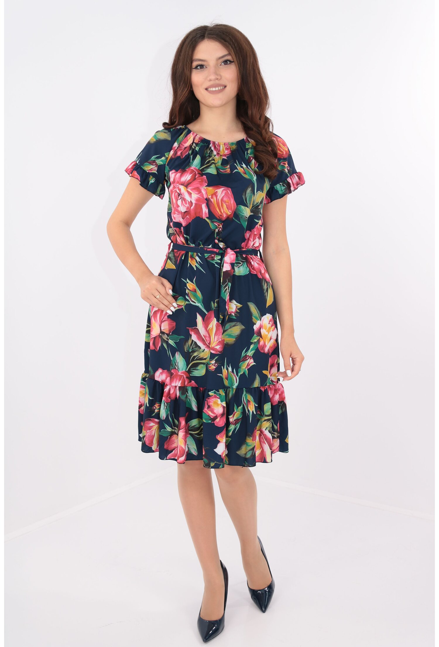 Rochie bleumarin cu cordon in talie si trandafiri rosii
