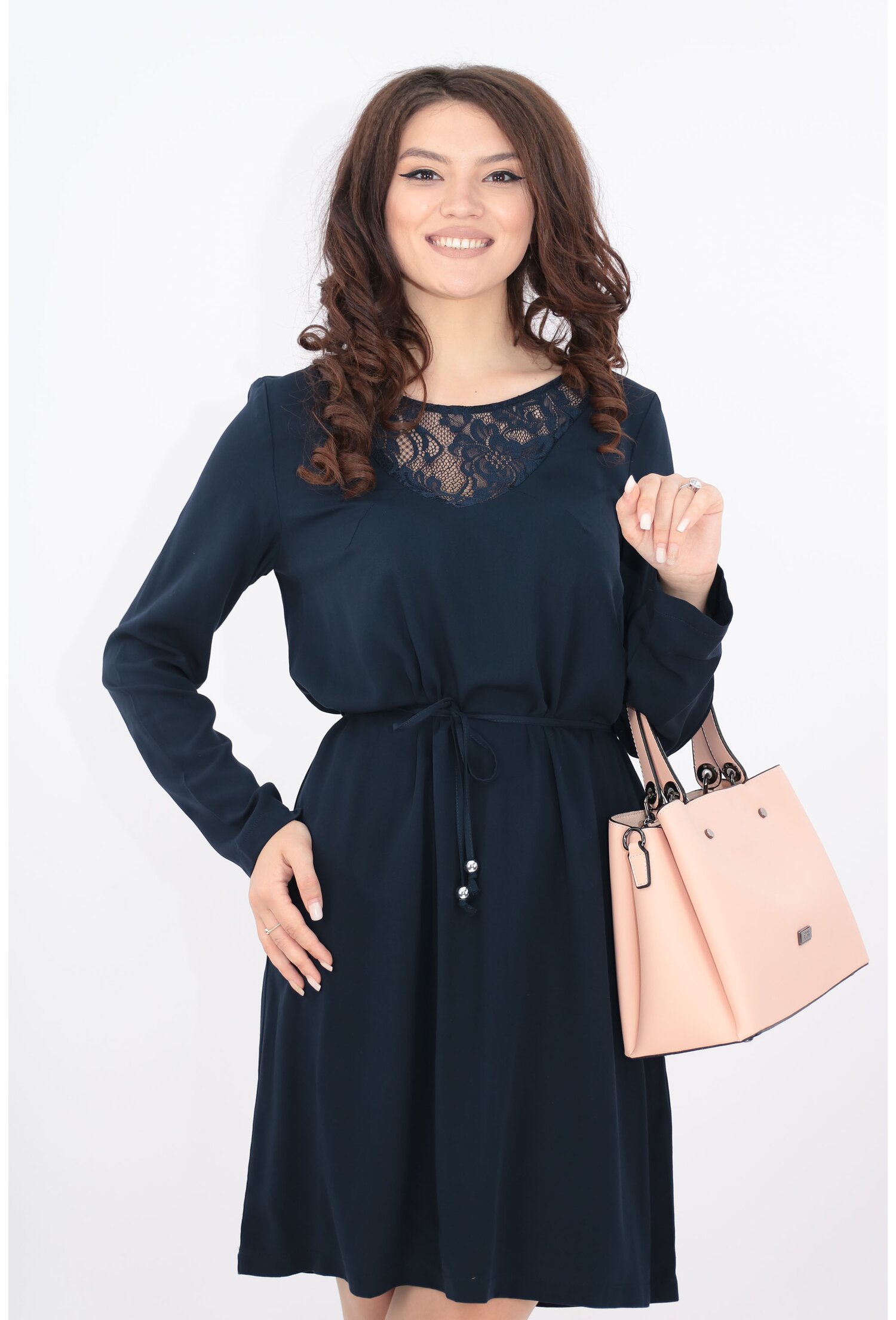 Rochie bleumarin cu dantela si cordon in talie